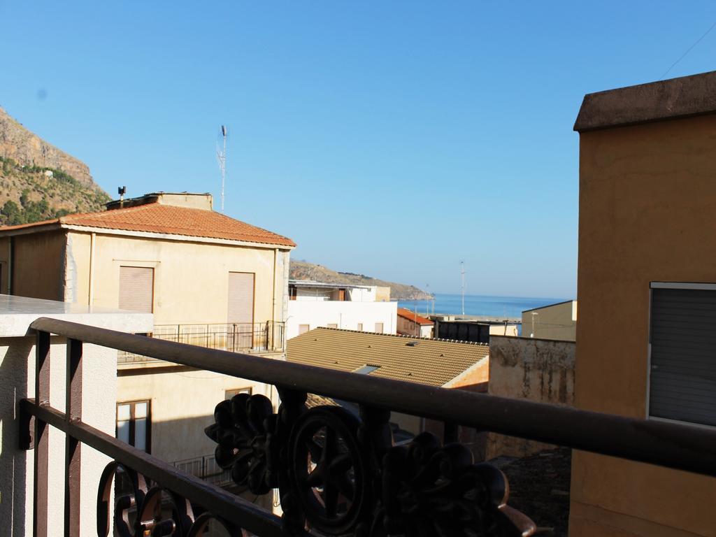 Via Siracusa 5 卡斯泰拉马莱 外观 照片